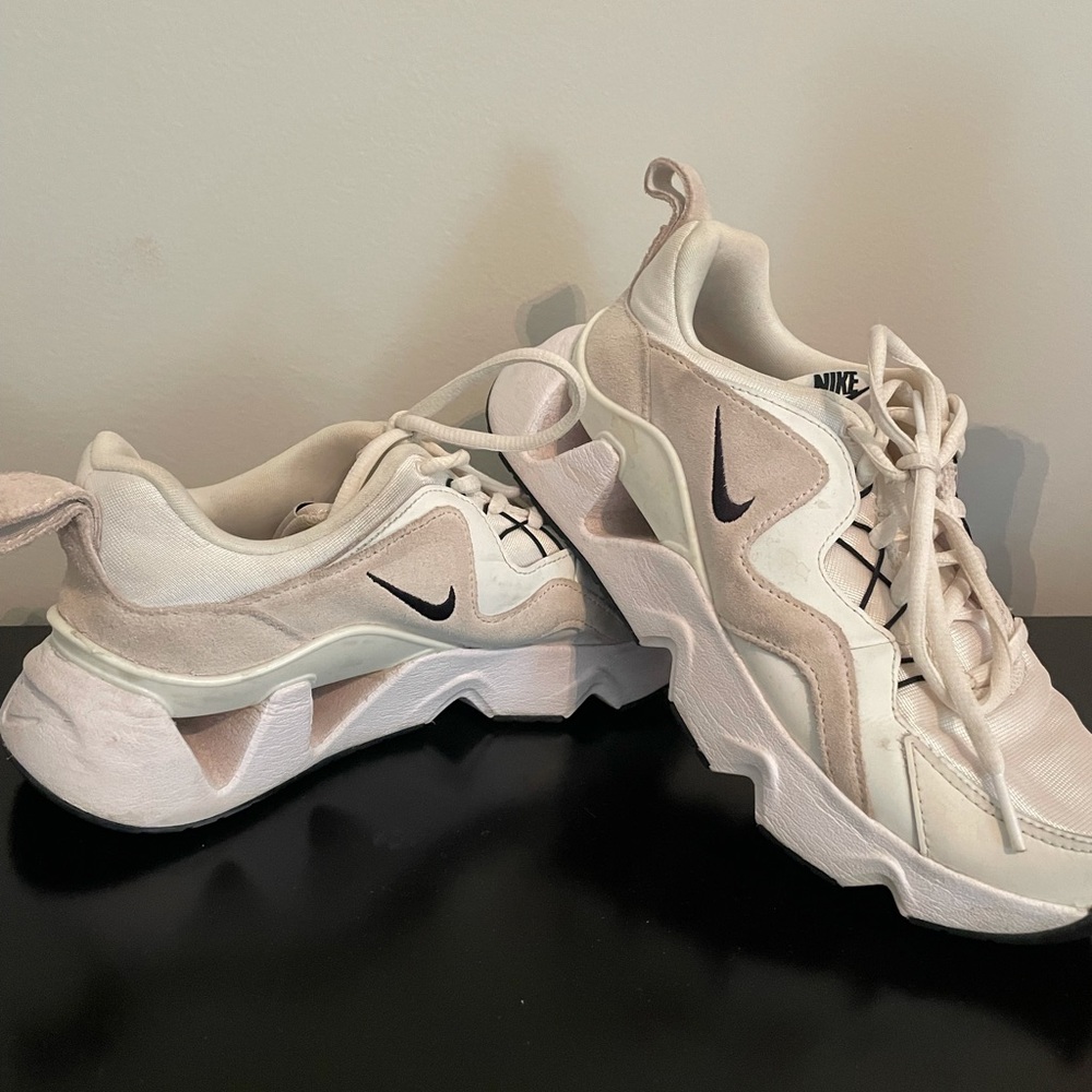 Nike Ryx 365 Tennis Shoes. Women’s Size 6.